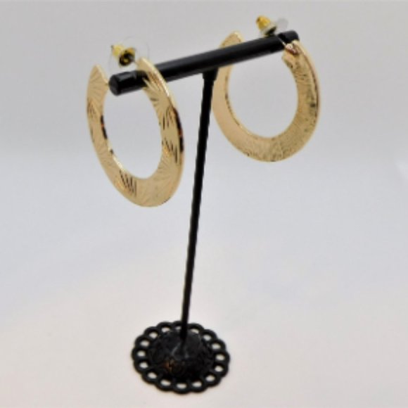Adorable wide gold textured hoops - Picture 1 of 4
